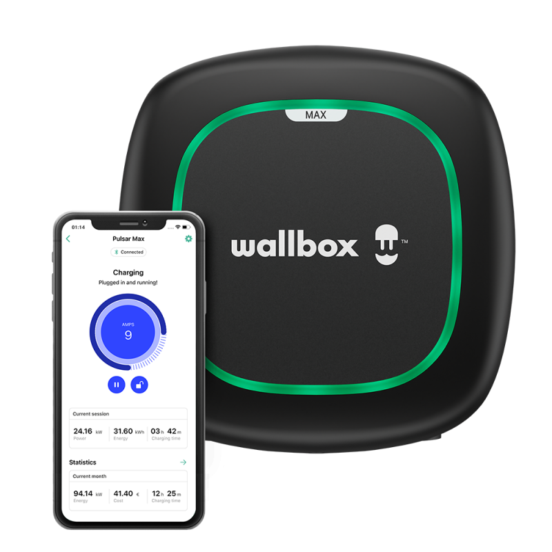 Wallbox Pulsar Max junto a un móvil con la aplicación de control de carga.