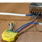 Shelly Plus RGBW PM — Controlador LED RGBW WiFi con Medición de Potencia