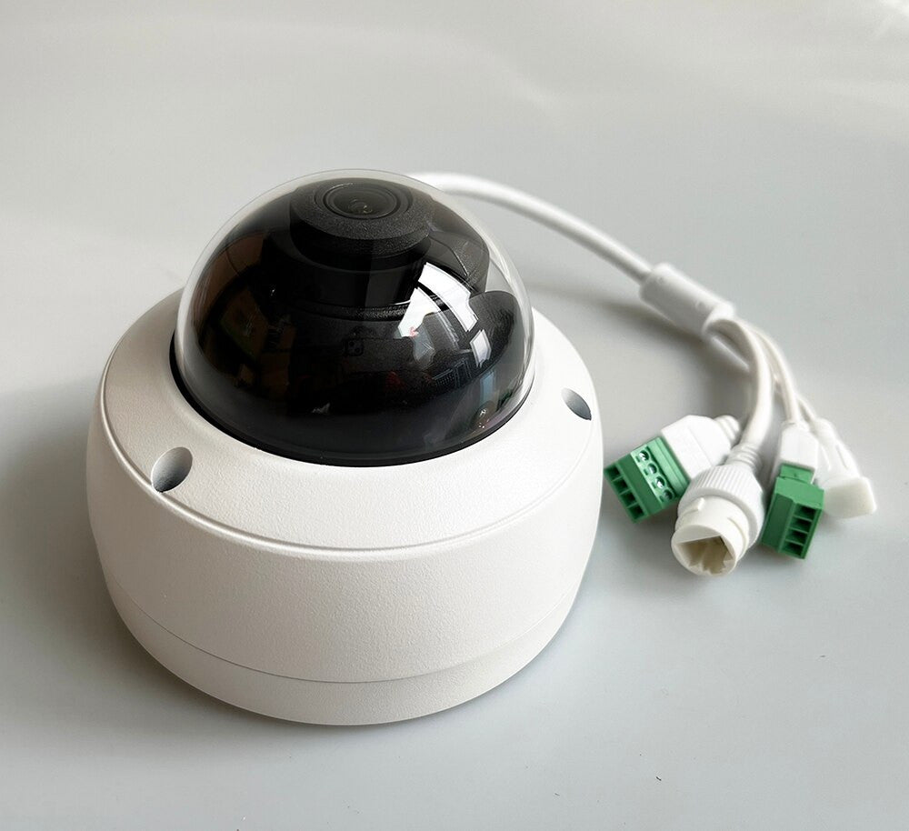 Caméra de sécurité Hikvision AcuSense de 4 MP avec détection de personnes et de véhicules