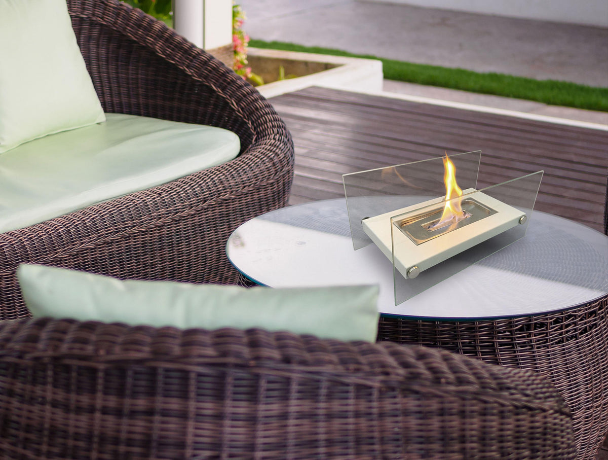 Chimenea de etanol de sobremesa en metal blanco