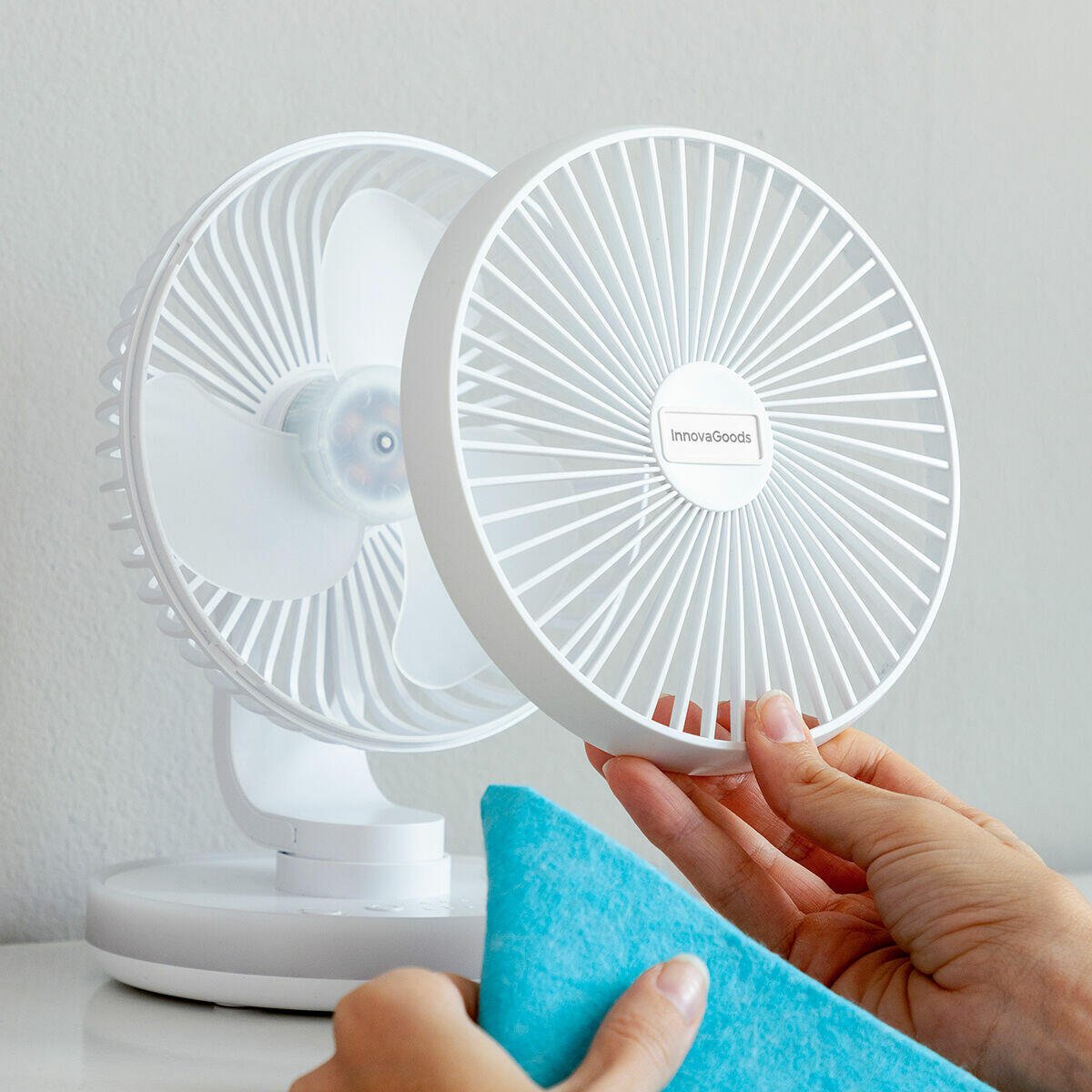 Ventilador de Escritorio Recargable con Luz LED – Silencioso, Portátil y Oscilante